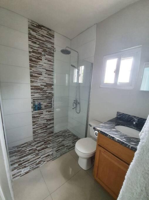 Central Upscale New Kingston Apt With Pool Exterior photo